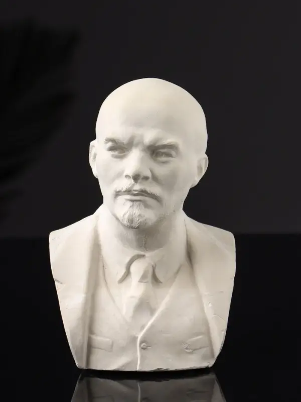 Бюст В.И. Ленин, 11х9х8 см, натуральный, гипс Бюст В.И. Ленин, 11х9х8 см, натуральный, гипс