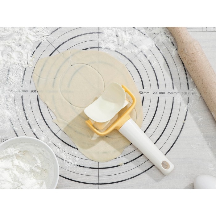 Ролик для вырезания кругов из теста Доляна «Ваниль», d=7 см, 17,5 см Ролик для вырезания кругов из теста Доляна «Ваниль», d=7 см, 17,5 см