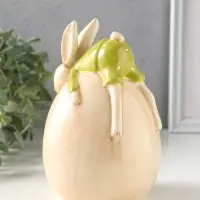 Сувенир керамика "Зайчик в зелёном костюме, лежит на яйце" 10,4х10х14,9 см