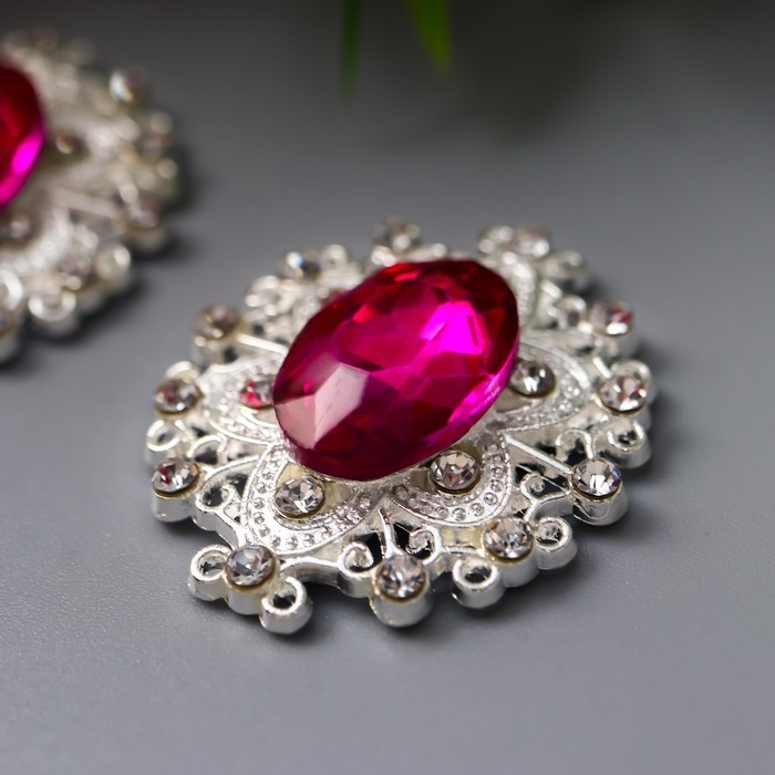 Декор для творчества металл Декор для творчества металл "Медальон узорный" ярко-розовый кристалл 2,6х2,4 см