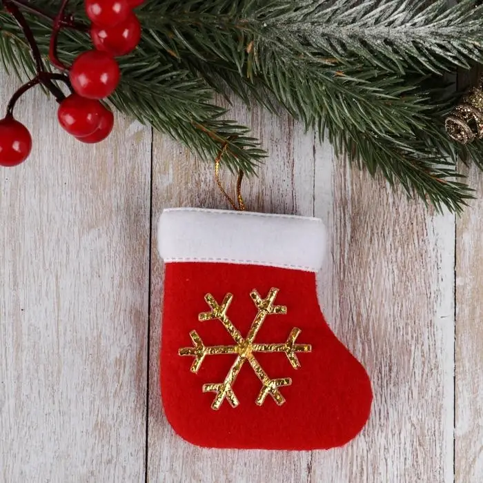 Подвеска на ёлку «Носок - снежинка», мягкая, 8×6 см, красный Подвеска на ёлку «Носок - снежинка», мягкая, 8×6 см, красный