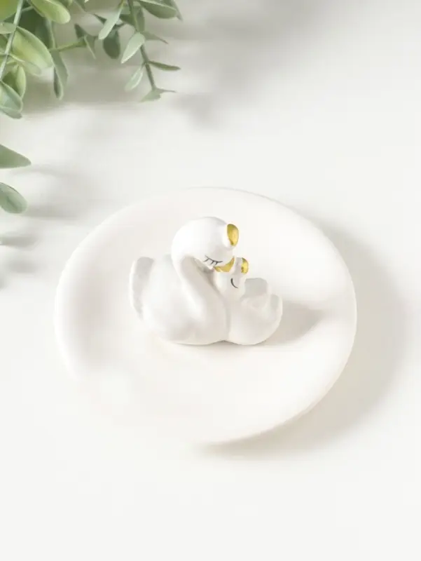 Сувенир керамика подставка под кольца "Лебедь с малышом" белая 10х10х7 см