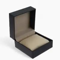 Коробочка подарочная для часов из экокожи, 10&times;10&times;6 см, (подушечка 8.3&times;8.5 см), вставка бежевая, чёрная