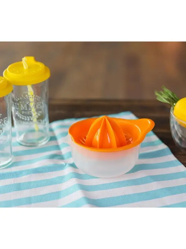 Соковыжималка для цитрусовых Martika &laquo;Мадена&raquo;, 300 мл, пластик, МИКС