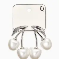 Серьги жемчуг "Вишня", цвет белый в серебре Серьги жемчуг "Вишня", цвет белый в серебре
