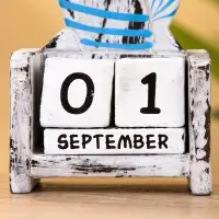 Календарь настольный "Полосатый кот" дерево 7х4х14 см, цв.  серо-голубой