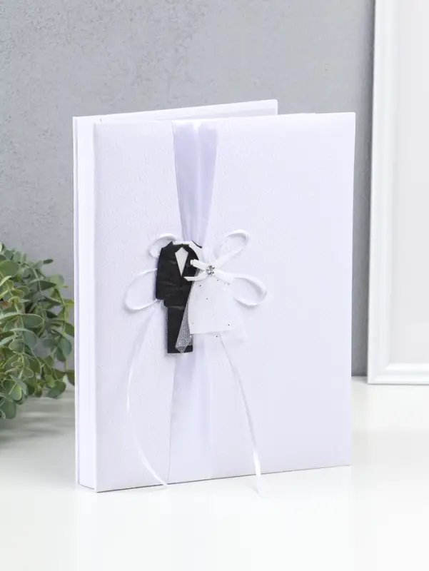 Фотоальбом на 100 фото 13х18 см "Жених и невеста" в коробке 4х23х29,5 см