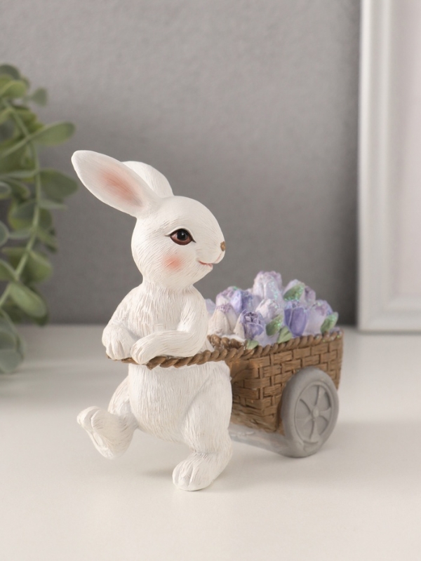 Сувенир полистоун  Сувенир полистоун "Зайчик с тележкой фиолетовых тюльпанов" 11,5х5,5х12 см