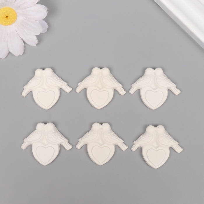 Декор для творчества полистоун Декор для творчества полистоун "Голуби на сердце" белый набор 6 шт 3,6х3 см