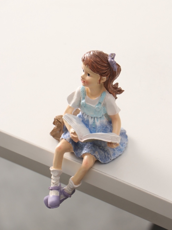 Сувенир полистоун Сувенир полистоун "Малышка в сарафане, с книгой, с сумкой-портфелем" 9х7,5х14,5 см