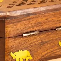 Шкатулка резная "Слоник в саду" 15х10х5 см, дерево шишам Шкатулка резная "Слоник в саду" 15х10х5 см, дерево шишам