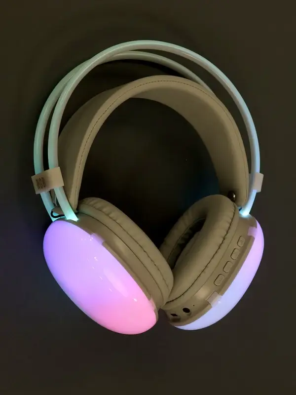 Наушники беспроводные, полноразмерные, Mybit W-33, RGB подсветка, Bluetooth 5.3, 800 мАч, Type-C, RGB подсветка, белые Наушники беспроводные, полноразмерные, Mybit W-33, RGB подсветка, Bluetooth 5.3, 800 мАч, Type-C, RGB подсветка, белые