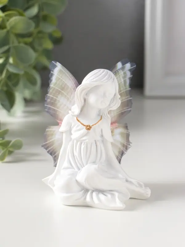 Сувенир полистоун "Девочка-бабочка с золотым кулоном" белый 5,5х8х9 см