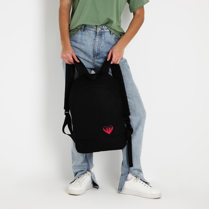 Рюкзак школьный текстильный «Сердце», 46х30х10 см, вертикальный карман, цвет чёрный