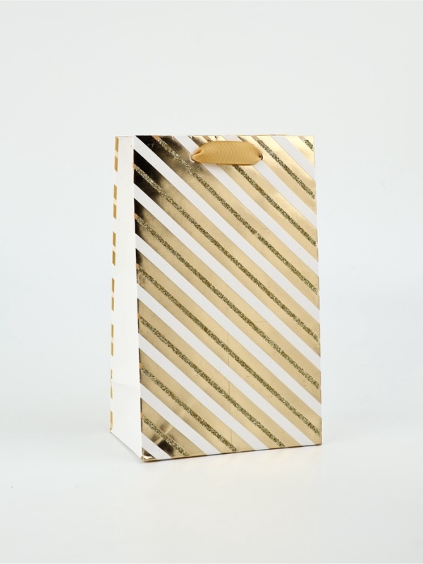 Пакет ламинированный «Золотые полосы», тиснение, глиттер, 13,2 × 8 × 21,5 см Пакет ламинированный «Золотые полосы», тиснение, глиттер, 13,2 × 8 × 21,5 см