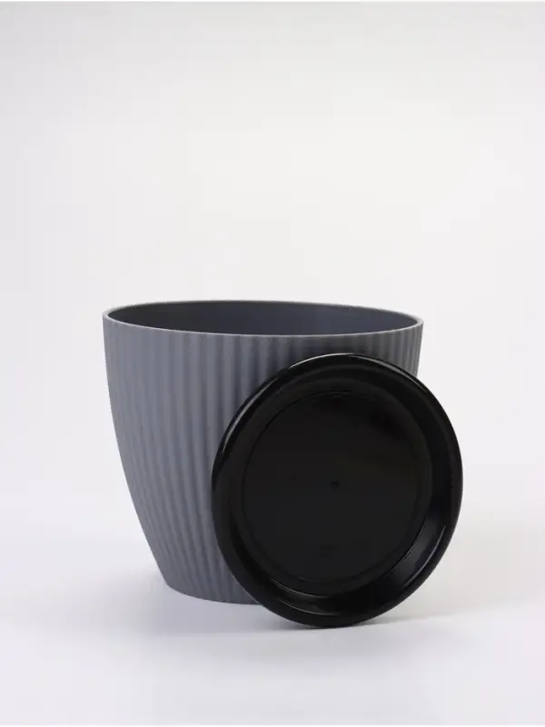 Горшок для цветов пластиковый Ribbed, 1 л, d=13.5 см, h=12 см, поддон МИКС, серый