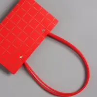 Сумка переноска для цветов, влагостойкая, красная. с тиснением, 22&times;10.5&times;13.5&plusmn;5% см