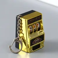 Брелок пластик "Игровой автомат - казино" золото 2,7х3,4х5 см
