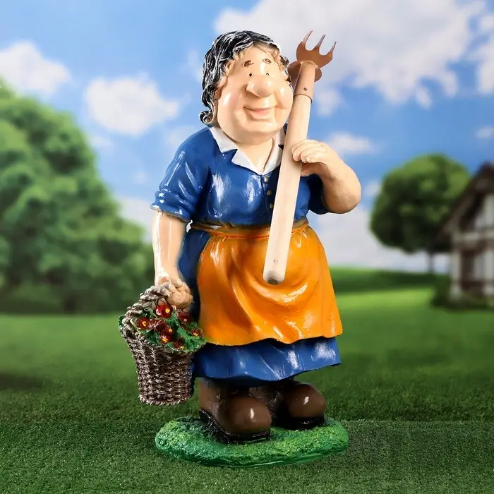 Садовая фигура из полистоуна «Баба с тяпкой», 63×23×27 см Садовая фигура из полистоуна «Баба с тяпкой», 63×23×27 см