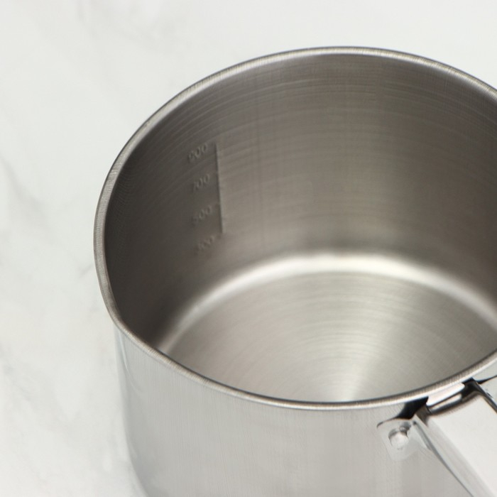 Ковш из нержавеющей стали «Базис», 950 мл, d=14 см, с мерной шкалой, металлическая ручка Ковш из нержавеющей стали «Базис», 950 мл, d=14 см, с мерной шкалой, металлическая ручка