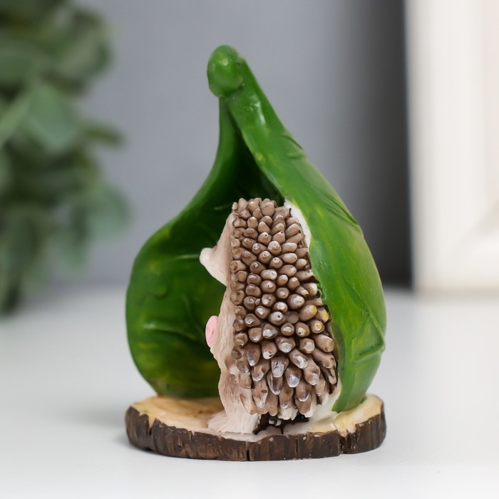 Сувенир полистоун  Сувенир полистоун "Ёжик с леденцом у листика" 7х5,7х4,5 см