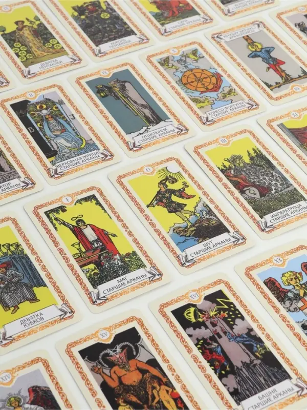Таро &laquo;Универсальное&raquo;, 78 карт (6&times;11 см), мешочек (12&times;19 см), скатерть (50&times;50 см), 16+