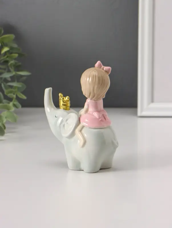Сувенир "Девочка в розовом на слоне" 4,5х10,5х13 см