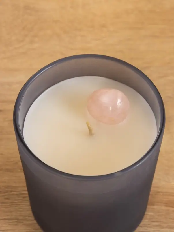 Свеча в стекле с камнем Manifest роза 200 гр соевый воск Свеча в стекле с камнем Manifest роза 200 гр соевый воск