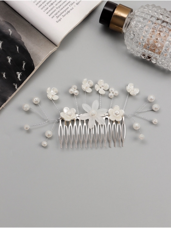 Гребень для волос Гребень для волос "Эмилия" цветы бусинки, 11х6,5 см, белый
