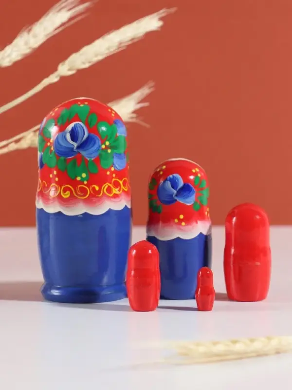 Матрёшка дерево &laquo;Любовь&raquo;, красный платок, 5-кукольная, 11.5 см
