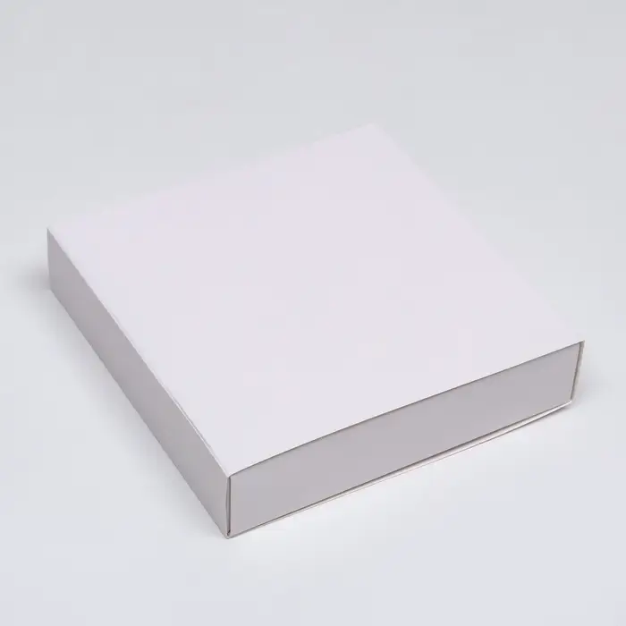 Коробка для 8 конфет + шоколад, с окном, белая, 17.7&times;17.8&times;3.8 см