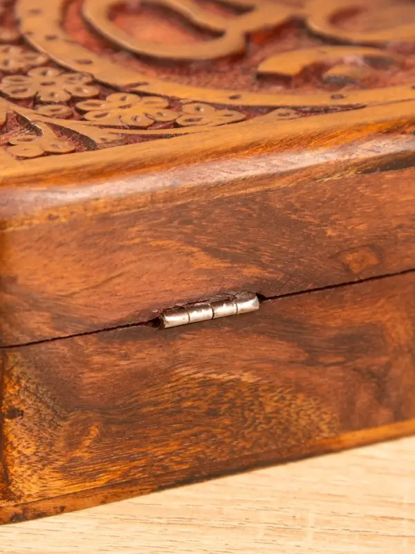 Шкатулка резная "Ом" 18х13х6 см, дерево шишам