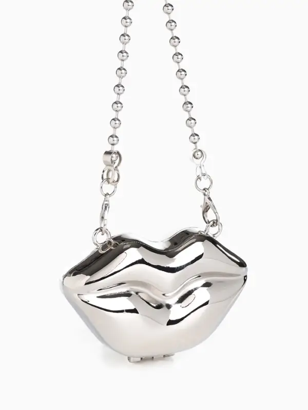 Сумка мини-клатч на магните, в форме губ, жёсткий корпус, на длинной цепочке, серебристая