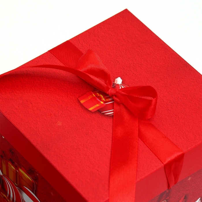 Новый год. Коробка подарочная новогодняя складная Новый год. Коробка подарочная новогодняя складная "Игрушки" 15х15х15 см.