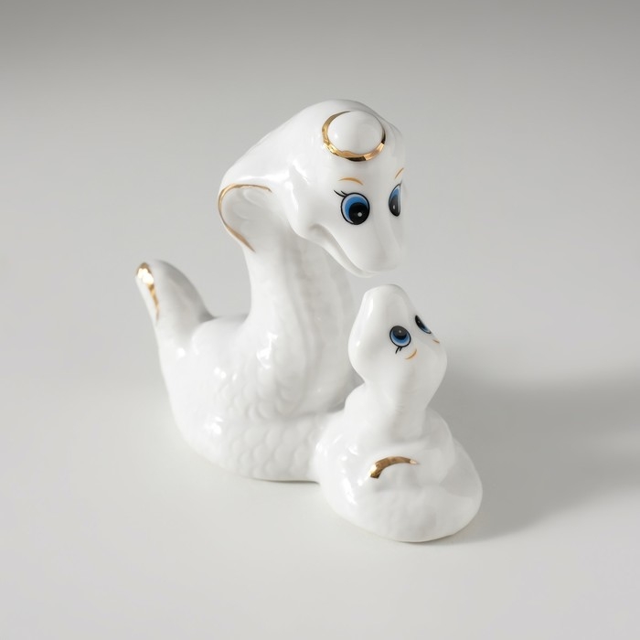 Сувенир керамика Сувенир керамика "Папа змей и малыш" белый с золотом 4х9х8 см