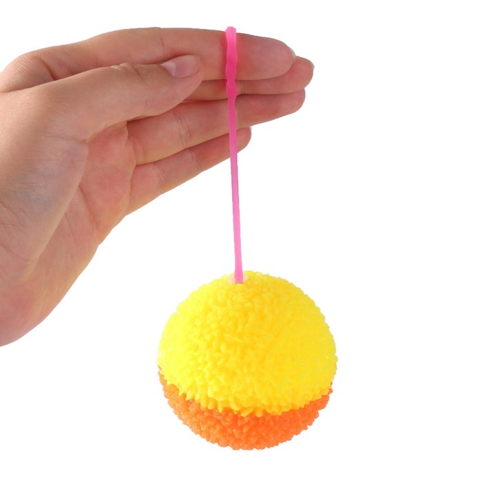 Мяч световой «Пушистик» с пищалкой, цвета МИКС Мяч световой «Пушистик» с пищалкой, цвета МИКС