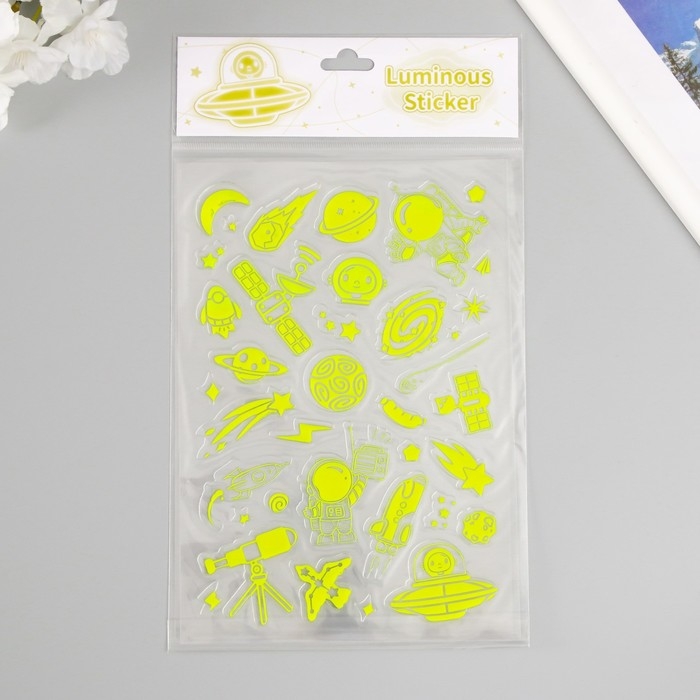 Наклейка пластик фосфорная Наклейка пластик фосфорная "Яркий космос" МИКС 27х15,5 см