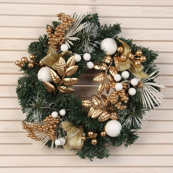Венок новогодний d-34 см  Венок новогодний d-34 см "Ветка ажурная"