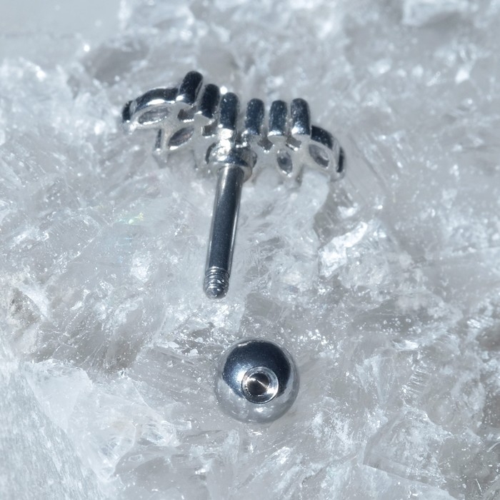 Пирсинг в ухо (хеликс) «Листья», L=1,4см, цвет белый в серебре Пирсинг в ухо (хеликс) «Листья», L=1,4см, цвет белый в серебре