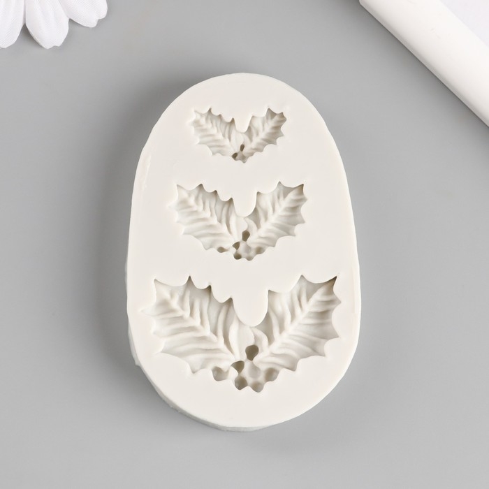 Молд силикон Молд силикон "Еловые веточки с ягодками" 3 предмета 8,3х5,5х1 см