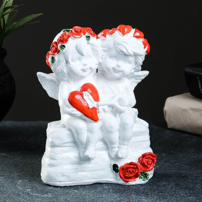 Фигура  Фигура "Ангел с сердцем на замочке" 15х11см