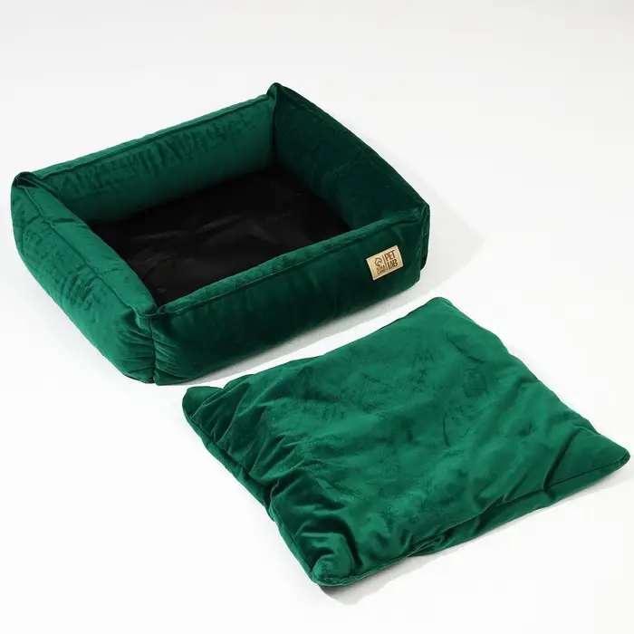 Лежанка для кошек и собак велюровая Pet Lab, 45 х 40 х 15 см, изумрудная Лежанка для кошек и собак велюровая Pet Lab, 45 х 40 х 15 см, изумрудная
