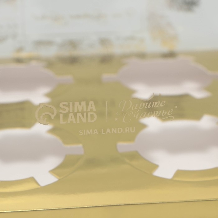 Коробка для капкейка «Верь в мечту», золото, 16 х 16 х 11.5 см, Новый год Коробка для капкейка «Верь в мечту», золото, 16 х 16 х 11.5 см, Новый год