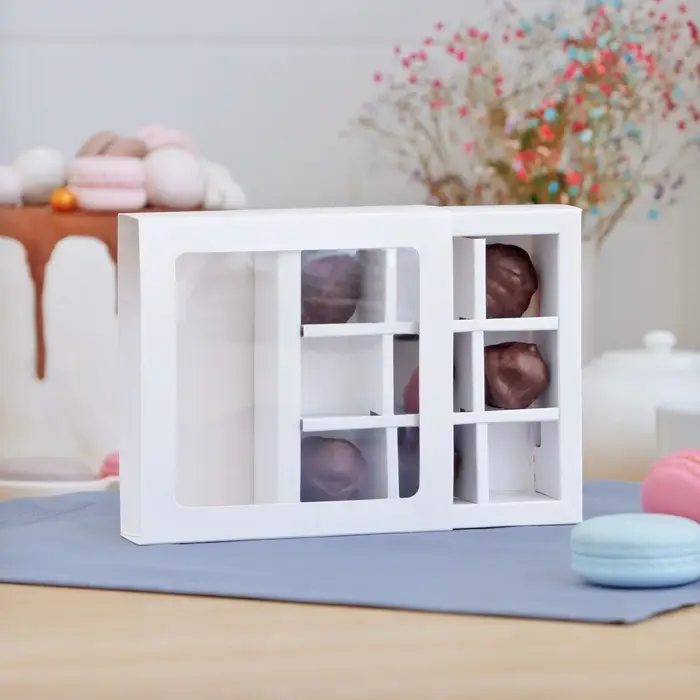 Коробка для 9 конфет, белая, 13.8&times;13.8&times;3.8 см