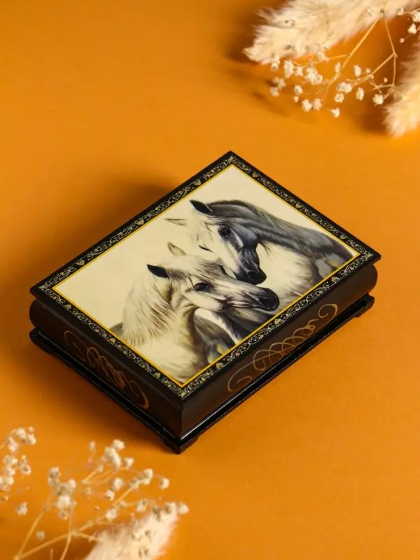 Шкатулка «Пара белых лошадей», 10×14 см, лаковая миниатюра