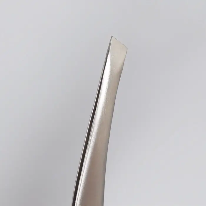 Пинцет для бровей, скошенный, узкий, 9 см