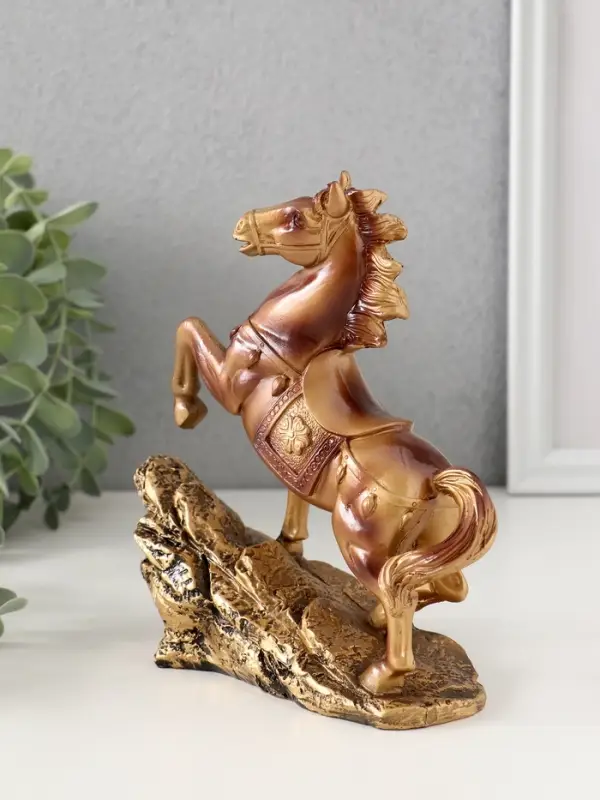 Сувенир полистоун Сувенир полистоун "Рыцарский конь на скале" под бронзу 15,5х6х16 см