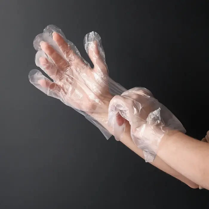 Перчатки одноразовые полиэтиленовые, PE, 0.4 г, размер перчатки 28×13.5 см, 100 шт./уп (50 пар) Перчатки одноразовые полиэтиленовые, PE, 0.4 г, размер перчатки 28×13.5 см, 100 шт./уп (50 пар)