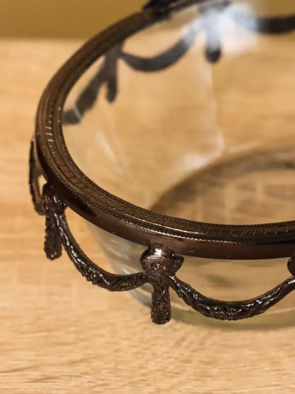 Стеклянная ваза с ручкой «Богемия», 14.5×13.5×11.5 см, стекло, латунь Стеклянная ваза с ручкой «Богемия», 14.5×13.5×11.5 см, стекло, латунь