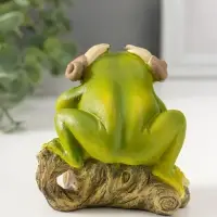 Сувенир полистоун "Лягушонок на коряге с улитками на ушах" 9,5 см